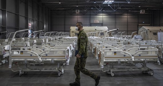 Dzienny przyrost nowych zakażeń koronawirusem w Czechach po raz drugi od początku epidemii przekroczył 14 tys. - podało ministerstwo zdrowia w tym kraju. W czwartek laboratoria odnotowały 14 151 nowych przypadków, o około 800 mniej niż w najwyższym bilansie, zanotowanym dzień wcześniej, w środę. 