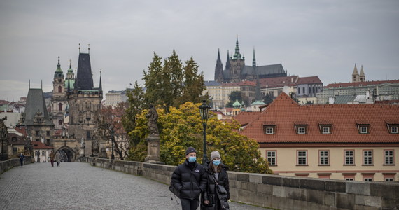 Czech Republic: Minister of Health without mask.  They are demanding resignation