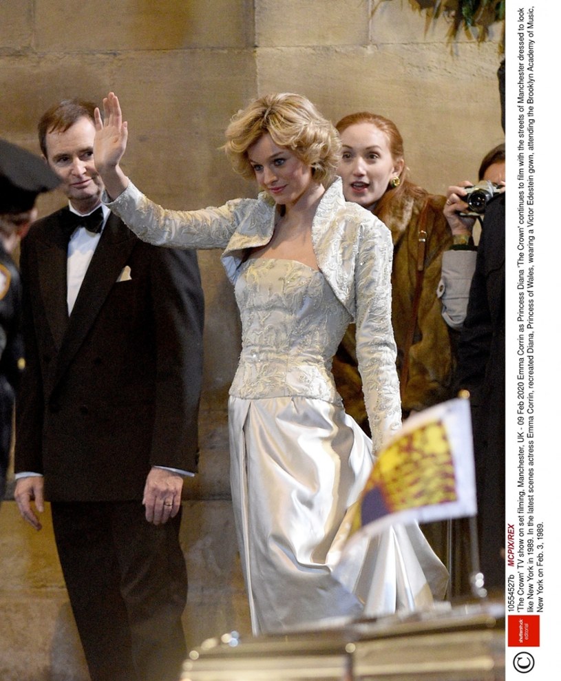 Emma Corrin, czyli aktorka, która wcieliła się w postać Diany Spencer w nadchodzącym czwartym sezonie "The Crown" wyznała, że dostrzega analogię między historią Lady Di i żony jej młodszego syna. Jak zaznacza, Meghan Markle doświadczyła podobnego odrzucenia - zarówno ze strony tabloidowej prasy, jak i brytyjskiej rodziny królewskiej.