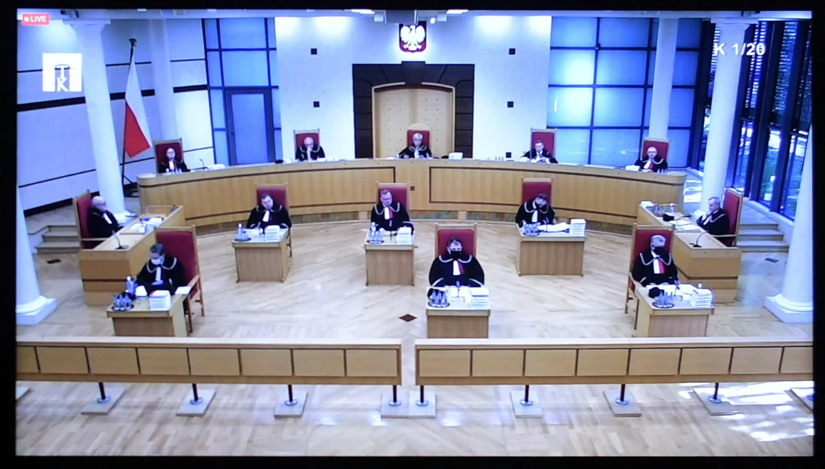 ​Helsińska Fundacja Praw Człowieka wzywa sędziów i lekarzy o niebranie pod uwagę wczorajszego orzeczenia Trybunału Konstytucyjnego. TK orzekł, że aborcja ze względu na ciężkie uszkodzenie płodu jest niekonstytucyjna.