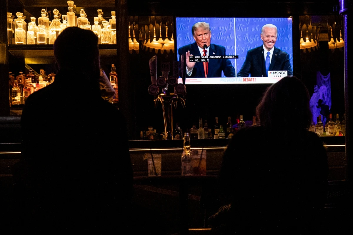 Prezydent Donald Trump w debacie z kandydatem Demokratów Joe Bidenem unikał kontrowersji i wypadł dobrze, ale to może być dla niego za późno - pisze na portalu "Politico po telewizyjnym starciu polityków David Sidres.