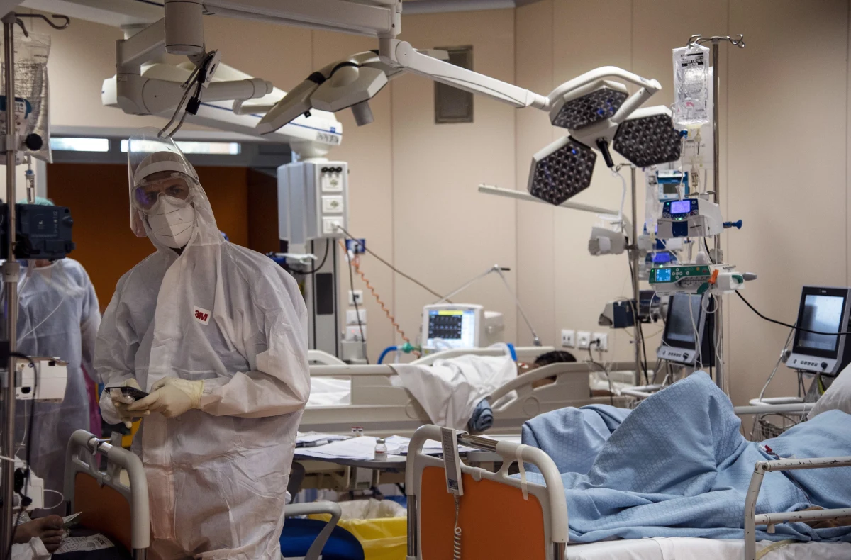 Ministerstwo Zdrowia poinformowało o 13 628 nowych przypadkach zakażenia koronawirusem. Z powodu Covid-19 zmarło w ciągu ostatniej doby łącznie 179 osób. 150 pacjentów miało choroby współistniejące. W szpitalach przebywa obecnie 11 496 chorych. 911 osób jest podłączonych do respiratorów. Do ponad 4 tys. zwiększyła się liczba ozdrowieńców. W ciągu ostatniej doby wykonano 55,3 tys. testów na obecność koronawirusa. 