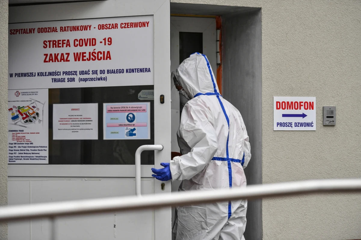 "Dla mnie, jako lekarza to testowanie na koniec kwarantanny jest bardzo istotną strategią" - przyznaje dr hab. Monika Bociąga-Jasik, zastępca kierownika Oddziału Klinicznego Chorób Zakaźnych Szpitala Uniwersyteckiego w Krakowie. W rozmowie z RMF FM wyjaśnia, jak długo zakaża chory na Covid-19 i jak chronić się przed wirusem. Jednocześnie przypomina, że choroba jest nieprzewidywalna.