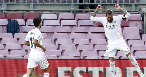 Zinedine Zidane po raz kolejny wygrał z FC Barceloną na Camp Nou. Tym razem Real Madryt okazał się lepszy od "Dumy Katalonii" w El Clasico o dwie bramki (3:1). "Królewscy" są w tej chwili liderem ligi hiszpańskiej. 