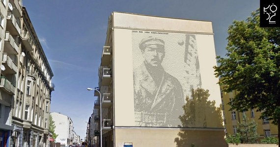 Wyjątkowy mural został odsłonięty w Łodzi: uwieczniono na nim Jana Kowalewskiego, kryptologa, który złamał 100 rosyjskich kluczy szyfrowych, co pomogło odczytać blisko 3 tysiące tajnych depesz wroga: najważniejsza dotyczyła sowieckich planów zdobycia Warszawy w 1920 roku. Od tamtych wydarzeń mija właśnie 100 lat i z tej okazji Łódź - rodzinne miasto Kowalewskiego - uhonorowała postać kryptologa.