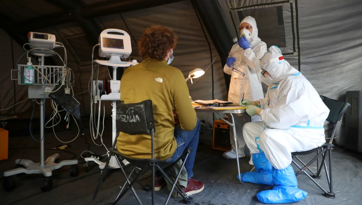 Nowe restrykcje powinny pomóc w zahamowaniu rozprzestrzeniania się koronawirusa, pod warunkiem że wszyscy będą się do nich stosować, ale nie rozumiem niektórych idei - przyznała w rozmowie z PAP dr Lidia Stopyra, specjalista ds. chorób zakaźnych i pediatra.