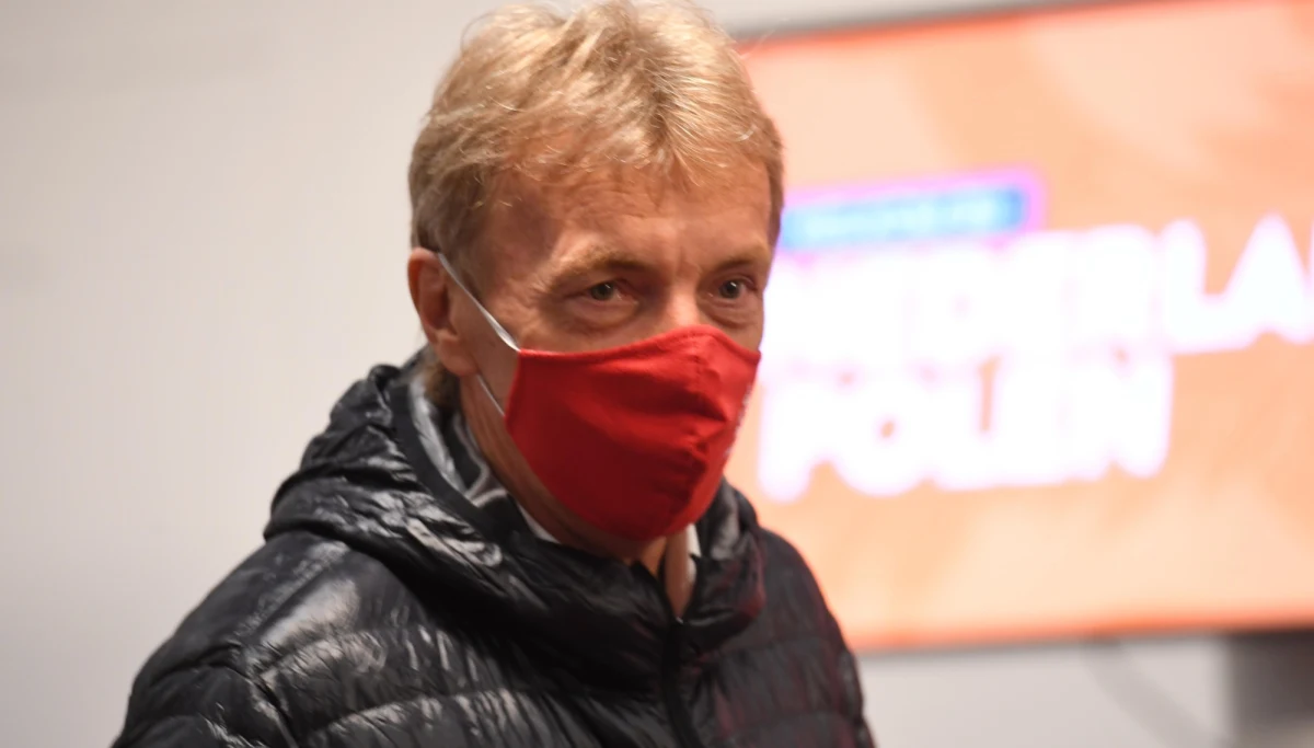 ​Prezes Polskiego Związku Piłki Nożnej Zbigniew Boniek jest zakażony koronawirusem - poinformował działacz w mediach społecznościowych. "Czuję się dobrze" - dodał.