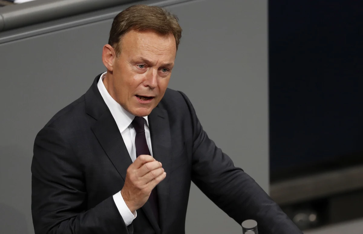 ​Nie żyje Thomas Oppermann, wiceprzewodniczący Bundestagu i wieloletni polityk Socjaldemokratycznej Partii Niemiec. Zasłabł nagle w trakcie przygotowań do występu w programie telewizyjnym. Zmarł w niedzielę w szpitalu. Miał 66 lat.