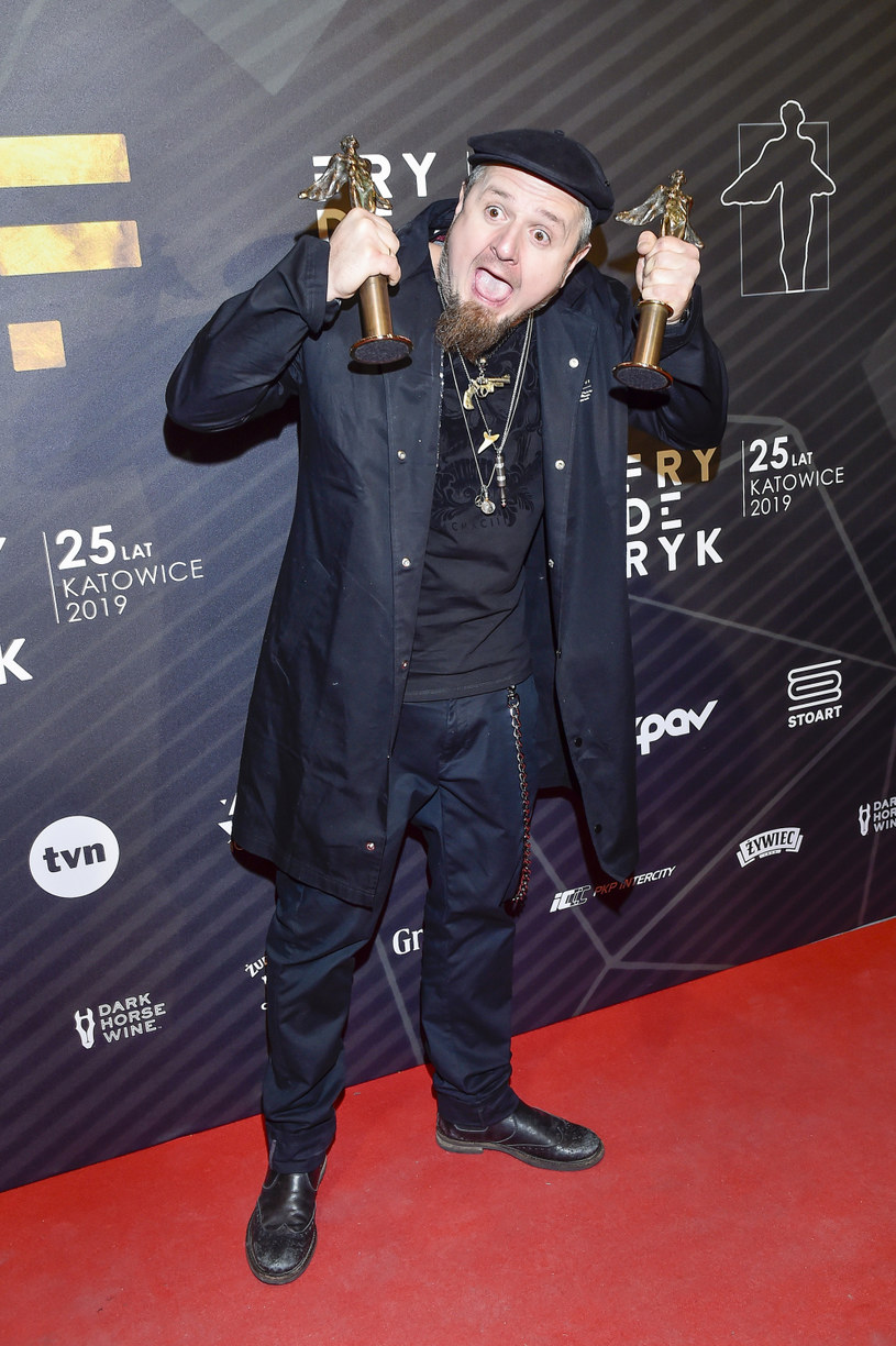"Koncert chciałbym zadedykować wszystkim kobietom w Polsce, które są w trakcie walki o swoje prawa" - podkreślił laureat Fryderyka Robert Cichy, który wystąpił w Studiu Polskiego Radia im. Agnieszki Osieckiej w ramach promocji swojej drugiej solowej płyty "Dirty Sun".