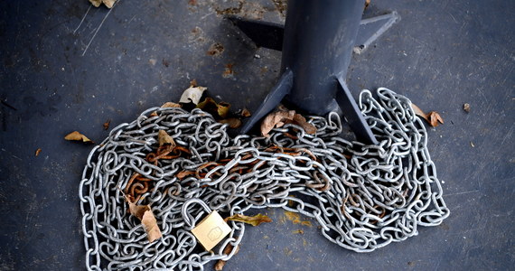 "To nie jest pierwszy i ostatni lockdown. Dopóki nie będzie szczepionki jesteśmy skazani na pulsacyjne odmrażanie i zamrażanie życia społecznego kontrolując liczbę przypadków i miejsc w szpitalach" – powiedział pediatra, immunolog, ekspert ds. COVID-19 Naczelnej Rady Lekarskiej dr Paweł Grzesiowski.