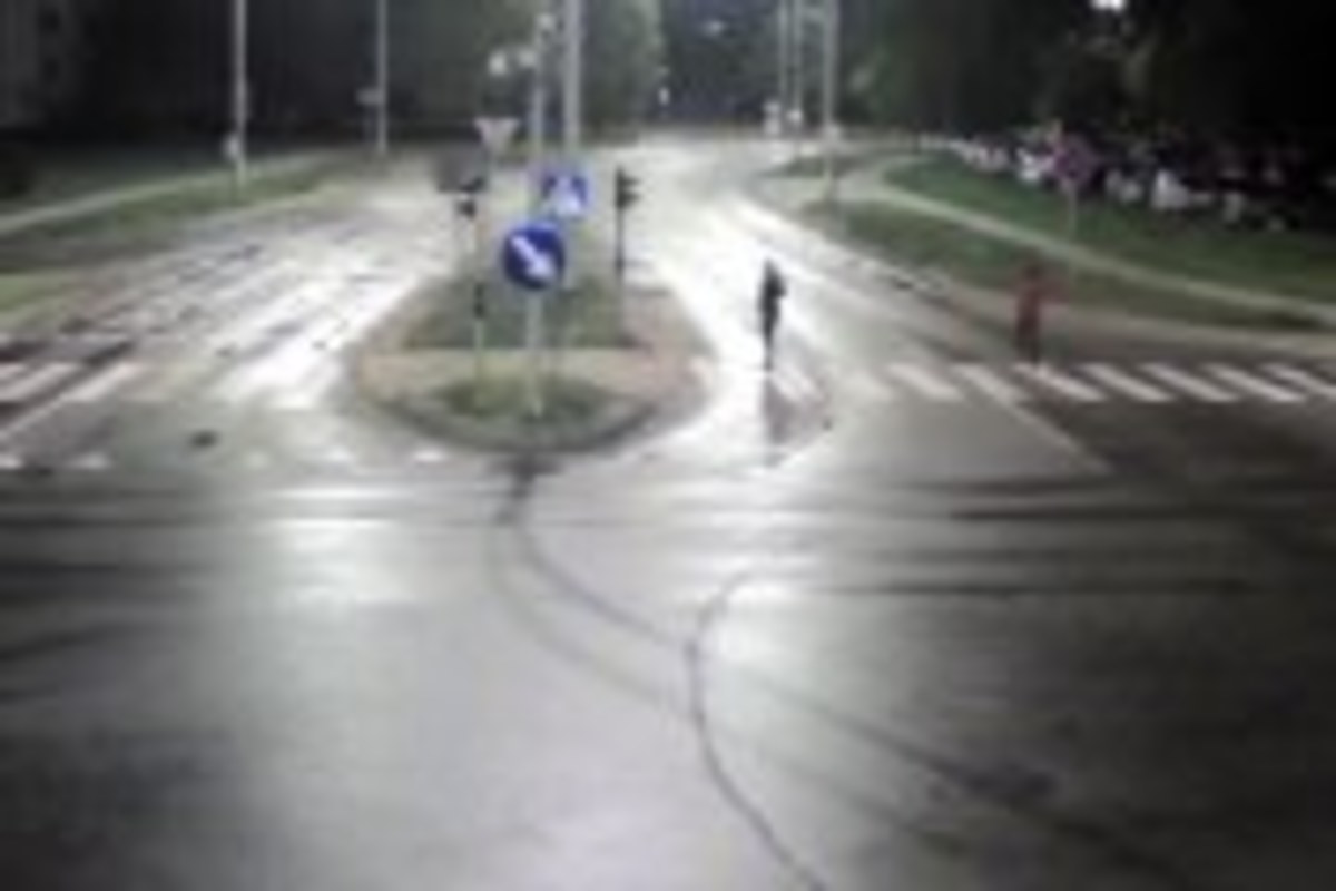 32-letni obywatel Gruzji Aslani L. usłyszał zarzut zabójstwa 27-letniego Filipa z Olsztyna. Mężczyzna w nocy z 17 na 18 października na ulicy Krasickiego zaatakował swoją ofiarę nożem. Zadał Filipowi 6 ciosów w plecy. Jak nieoficjalnie ustalił dziennikarz RMF FM Piotr Bułakowski, sprawca i jego ofiara nie znali się.