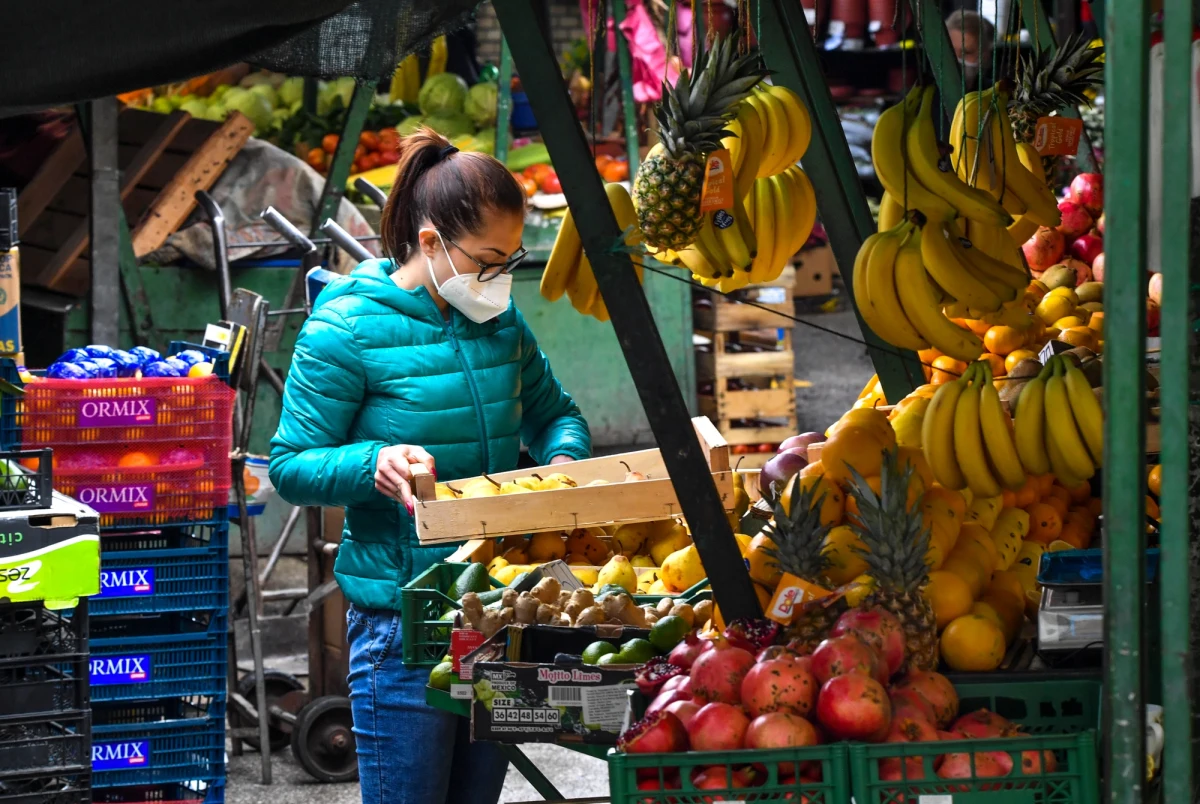 Premier Mateusz Morawiecki oświadczył, że rząd nie bierze na razie pod uwagę zniesienia zakazu handlu w niedziele. Zniesienia zakazu na czas trwania epidemii koronawirusa chce Senat.