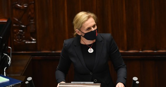 Oskarżam PiS i Jarosława Kaczyńskiego o zniszczenie konstytucyjnego ładu i o wywołanie chaosu na polskich ulicach - mówiła w Sejmie wiceszefowa klubu Koalicji Obywatelskiej Barbara Nowacka.