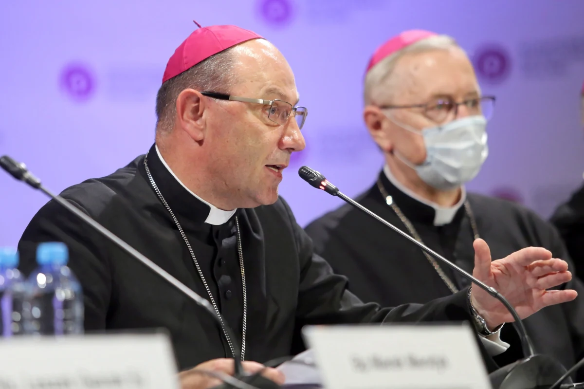 "Moralnym obowiązkiem chrześcijanina jest deeskalacja konfliktu, a nie jego wzmaganie" – napisał w liście do wiernych archidiecezji gnieźnieńskiej prymas Polski abp Wojciech Polak. Odnosząc się do trwających protestów społecznych zaapelował też o poszanowanie kościołów.