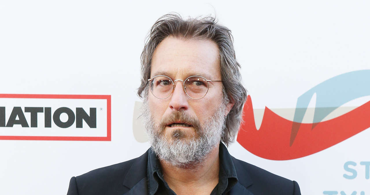 John Corbett, aktor znany z Chrisa w popularnym "Przystanku Alaska", po wielu latach od zakończenia produkcji tego serialu wyjawił, że przywłaszczył sobie wypchaną głowę łosia, która była elementem scenografii. Nie jest to błahostka, bo wartość ukradzionego przedmiotu wynosiła 20 tys. dolarów, czyli prawie 80 tys. złotych.

