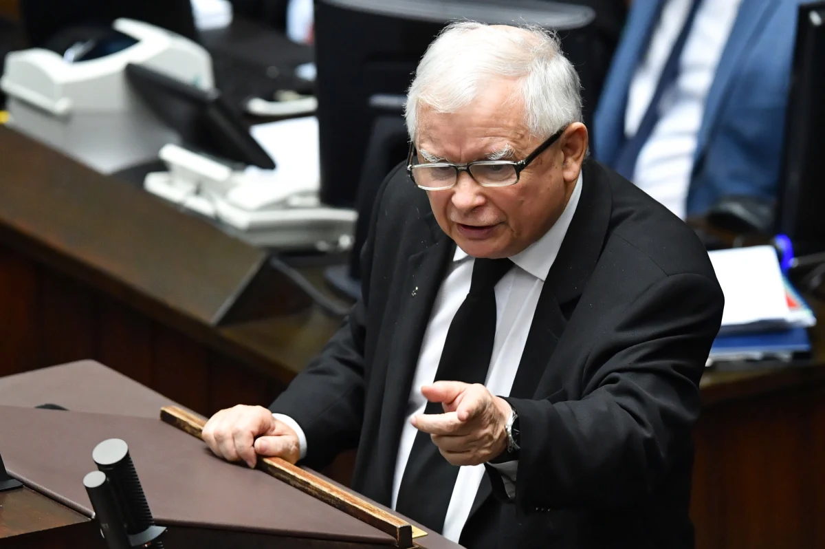 Wicepremier i prezes Prawa i Sprawiedliwości Jarosław Kaczyński w emocjonalnym wystąpieniu nazwał opozycję przestępcami. Obarczył ją też odpowiedzialnością za protesty odbywające się w całej Polsce po decyzji Trybunału Konstytucyjnego ws. aborcji. 