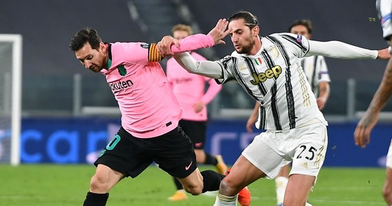 Juventus Turyn, z Wojciechem Szczęsnym w bramce, ale bez Cristiano Ronaldo, przegrał u siebie z Barceloną 0:2 w środowym szlagierze 2. kolejki fazy grupowej piłkarskiej Ligi Mistrzów. Wyjazdowy remis 2:2 z Ferencvarosem zanotowało Dynamo Kijów, z Tomaszem Kędziorą w składzie.