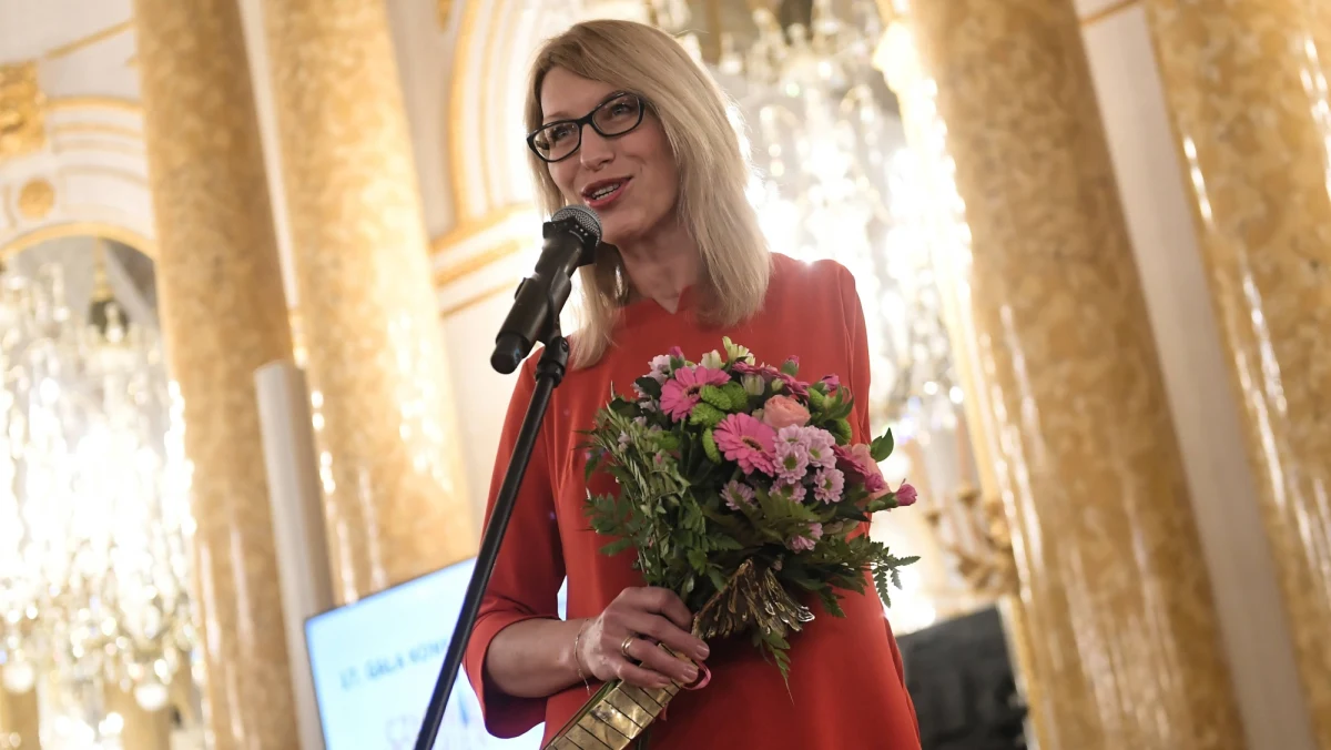 "Jeśli pojawi się taka możliwość to myślę, że namawiałabym pana prezydenta do takiego spotkania" - mówiła w Popołudniowej rozmowie w RMF FM Paulina Malinowska-Kowalczyk, doradczyni prezydenta ds. osób z niepełnosprawnościami pytana o to, czy Andrzej Duda spotka się z liderkami Ogólnopolskiego Strajku Kobiet. "To, co powinno się teraz wydarzyć, to absolutne dążenie do dialogu" - podkreśliła. "To jest właściwa droga do deeskalacji tego wszystkiego, co się dzieje po ogłoszeniu wyroku Trybunału. Mnie osobiście bardzo trudno pogodzić się z tym wyrokiem, a przede wszystkim z konsekwencjami tego wyroku. Nie mówię już o fali strajków i tym, co się w tej chwili na ulicy dzieję. Rozumiem kobiety, które wychodzą na ulicę" - przyznała Malinowska-Kowalczyk.