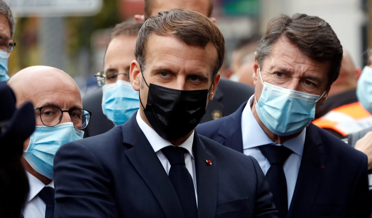 Prezydent Francji Emmanuel Macron potępił w czwartek "islamistyczny atak terrorystyczny" na jego kraj. Zapowiedział, że w związku z wydarzeniami w Nicei zwiększona będzie obecność wojska na ulicach na terytoriach francuskich oraz ochrona miejsc kultu oraz szkół.