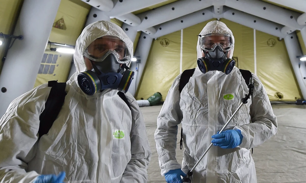 Sytuacja pandemiczna we Włoszech jest pod pewnymi względami "dramatyczna", "koronawirus odzyskał siłę" - oświadczył w czwartek rządowy komisarz ds. kryzysu sanitarnego Domenico Arcuri. Zaapelował do Włochów, by przemieszczali się tylko, gdy jest to konieczne.