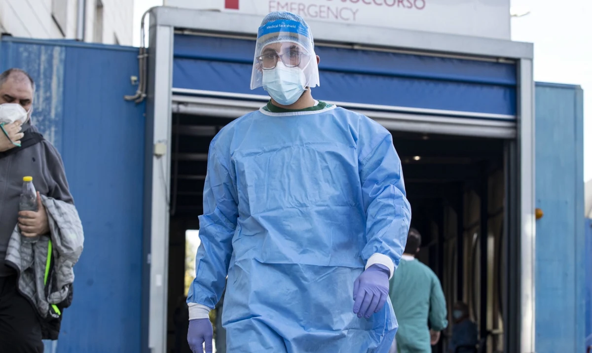 Dyrektor regionalny Światowej Organizacji Zdrowia (WHO) na Europę Hans Kluge ostrzegł w czwartek, na nadzwyczajnym spotkaniu ministrów zdrowia w Kopenhadze poświęconym prognozom przed sezonem zimowym, że najnowsze dane dotyczące epidemii Covid-19 są bardzo niepokojące.