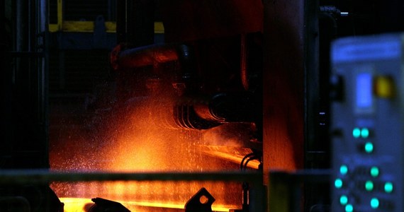 Tragedia w krakowskiej hucie ArcelorMittal. w koksowni dwóch pracowników zatruło się tlenkiem węgla. Pomimo reanimacji jeden z nich zmarł.