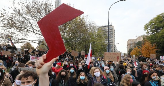 5 organizatorek protestów w ramach Strajku Kobiet w Policach k. Szczecina usłyszało zarzuty: odpowiadać mają - jak dowiedziała się reporterka RMF FM Aneta Łuczkowska - za organizację nielegalnego zgromadzenia. To pierwszy taki przypadek w regionie.