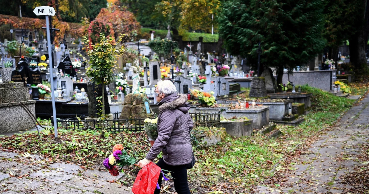 Decyzją rządu cmentarze zostały zamknięte