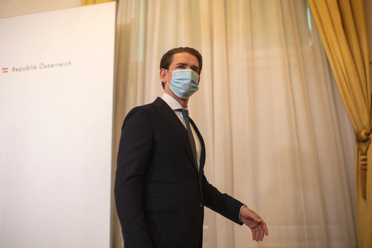 Kanclerz Austrii Sebastian Kurz ogłosił w sobotę po południu, że od wtorku w całym kraju zostanie wprowadzona niemal całkowita blokada życia gospodarczego i społecznego w związku z epidemią koronawirusa.