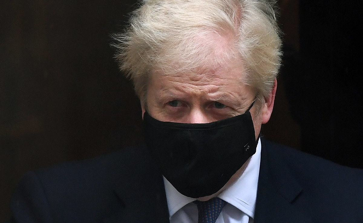 W sobotę premier Johnson poinformował o wprowadzeniu całkowitego lockdownu w Anglii. Zamknięcie kraju ma obowiązywać od czwartku i potrwać do początku grudnia. Restrykcje będą jednak nieco łagodniejsze niż w początkowej fazie tego wiosennego.