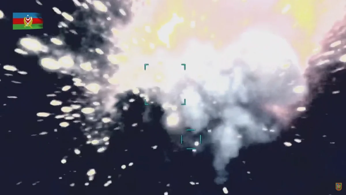 W nocy doszło do zmasowanych azerbejdżańskich ataków bombowych na miasto Martakert w Górskim Karabachu - podało Jedyne Centrum Informacyjne przy rządzie Armenii. Złamanie przez armię Azerbejdżanu trzeciego już zawieszenia broni spowodowało liczne zniszczenia.