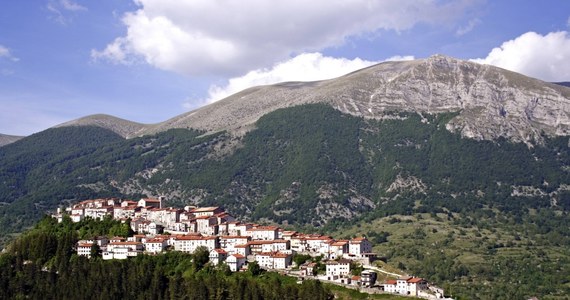 Opi - ta mała miejscowość we włoskim regionie Abruzja została ogłoszona przez lokalne władze gminą wolną od koronawirusa. Mimo dużego napływu turystów latem nie zanotowano tam ani jednego przypadku zakażenia.
