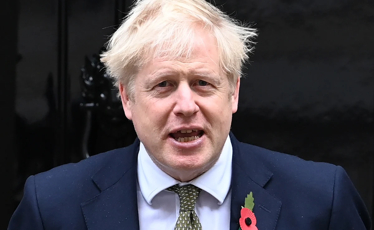 Brytyjski premier Boris Johnson zamierza zapewnić posłów, że mający się rozpocząć w czwartek ogólnokrajowy lockdown skończy się 2 grudnia - ujawniła w niedzielę wieczorem stacja Sky News.