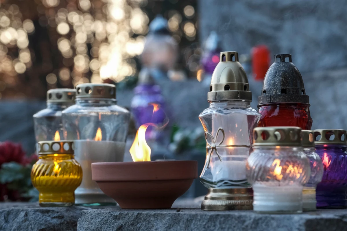 2 listopada Kościół katolicki wspomina wszystkich wiernych zmarłych. W polskiej tradycji to Zaduszki lub Dzień Zaduszny.