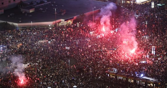 46 zarzutów usłyszało 36 osób zatrzymanych po burdach podczas piątkowego marszu w Warszawie. Wszystkie z tych osób po przesłuchaniu zostały zwolnione - informuje dziennikarz RMF FM Krzysztof Zasada. 