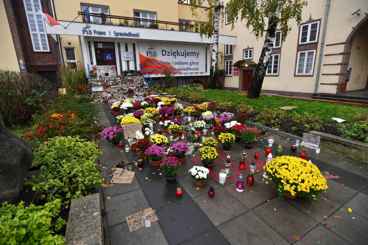 Sejmowy klub Prawa i Sprawiedliwości podzielony wobec prezydenckiego projektu ustawy, który miałby złagodzić interpretację wyroku Trybunału Konstytucyjnego w sprawie aborcji. Partia rządząca liczy jednak na to, że projekt uzyska poparcie części ludowców i konserwatywnego skrzydła Platformy Obywatelskiej. 