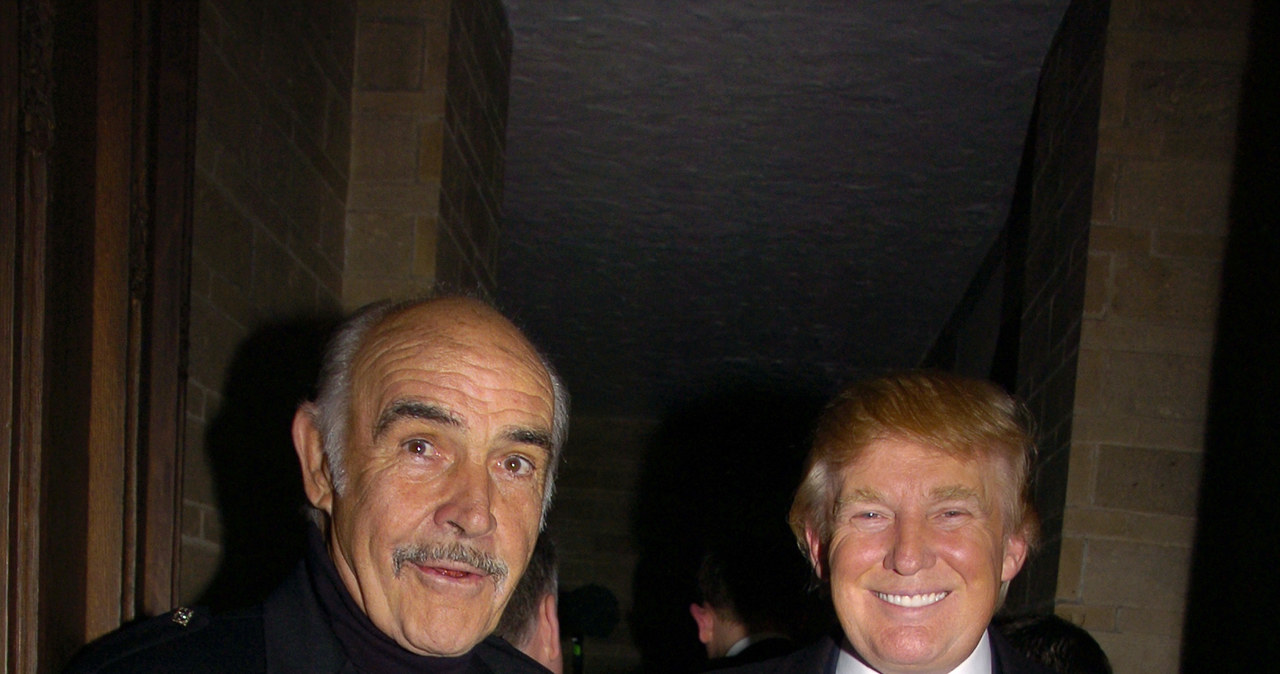 W sobotę, 31 października, odszedł Sean Connery, legendarny aktor, pierwszy odtwórca roli Jamesa Bonda. Gwiazdora pożegnało wielu ludzi świata kina, a także Donald Trump, który przypomniał pewną anegdotkę dotyczącą swojej relacji z Connerym. Szybko okazało się, że historia opowiedziana przez prezydenta Stanów Zjednoczonych nie była prawdziwa.