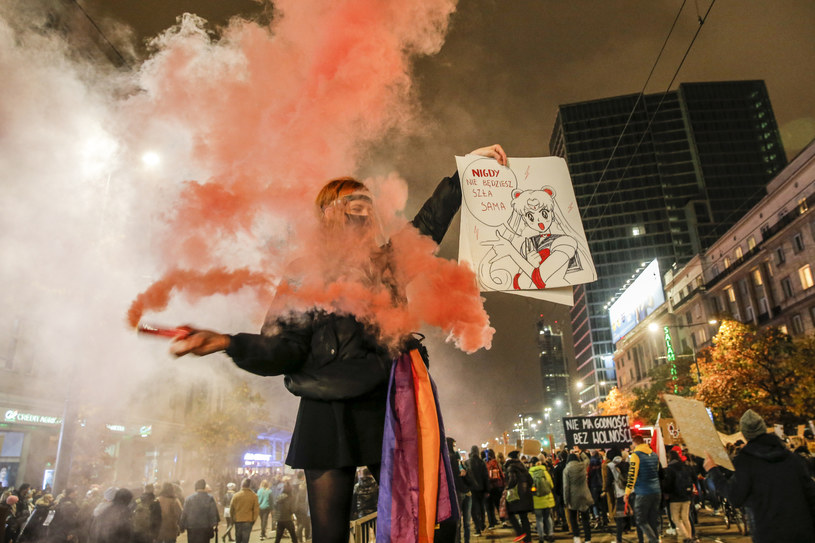 Muzycy grupy Big Cyc wsparli trwające protesty kobiet nie tylko słowami w mediach społecznościowych, ale także nową wersją swojego utworu "Twierdza". 