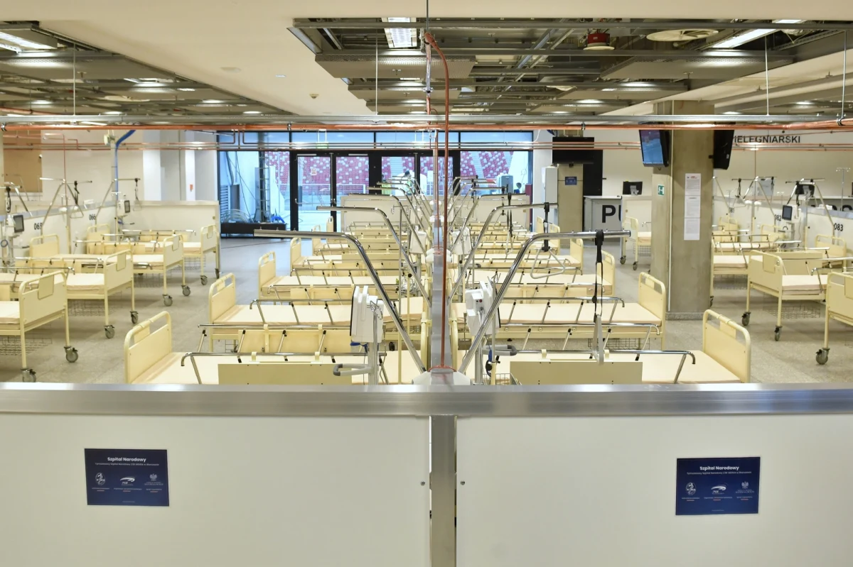 Piątek - to najbliższy możliwy termin, gdy szpital tymczasowy na Stadionie Narodowym w Warszawie przyjmie pierwszych pacjentów - to nieoficjalne ustalenia reporterów RMF FM. Według naszych informacji, chociaż placówka została otwarta już w ubiegłym tygodniu, wciąż jeszcze nie jest gotowa do pracy ze względu na trwające prace organizacyjne.
