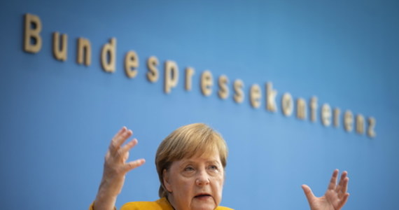 Kanclerz Niemiec Angela Merkel, wypowiadając się na temat aktualnej sytuacji w Polsce zdominowanej przez uliczne protesty, zadeklarowała: "Prawo do demonstracji trzeba szanować". Zastrzegła jednak, że protesty powinny się odbywać z zachowaniem dystansu społecznego.