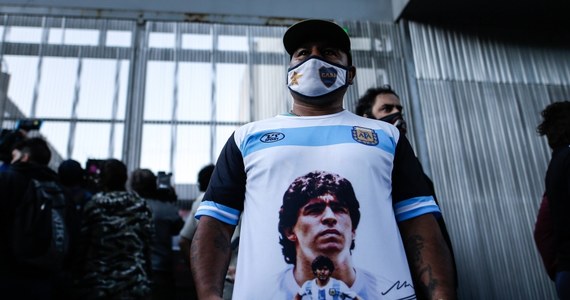 Legendarny piłkarz Diego Maradona jest już po operacji mózgu i czuje się dobrze. Zabieg się udał, wszystko przebiegło zgodnie z planem - poinformował na Instagramie jego rzecznik prasowy Sebastian Sanchi. Argentyńczyk trafił do szpitala z krwiakiem podtwardówkowym.