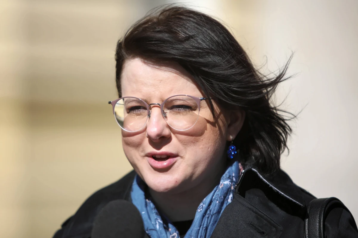 Kaja Godek, działaczka Fundacji Życie i Rodzina, rozważa zawiadomienie prokuratury o niepublikowaniu wyroku Trybunału Konstytucyjnego ws. aborcji - dowiedział się nasz reporter Patryk Michalski. „Rząd nie szanuje wyroku własnego trybunału i na temat tego wyroku prowadzi jakąś dyskusję” - komentuje w rozmowie z naszym dziennikarzem Kaja Godek.