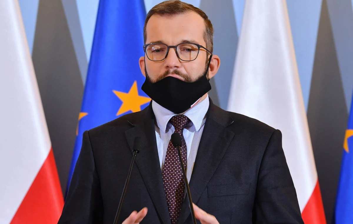 Trwają prace nad nowym projektem ustawy o ochronie zwierząt. Będzie on częściowo uwzględniał poprawki Senatu i ujednolici przepisy w związku z tworzeniem Inspekcji Ochrony Zwierząt - poinformował w środę PAP minister rolnictwa Grzegorz Puda.