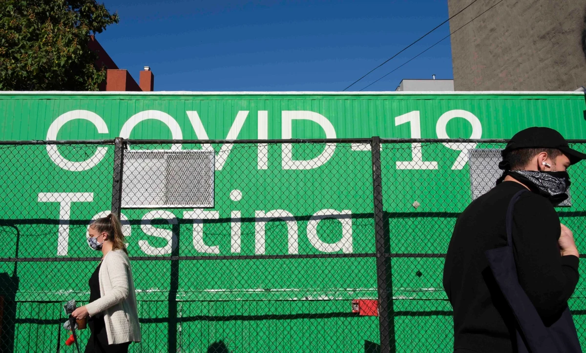 W Nowym Jorku wirus SARS-Cov-2 pojawił się wcześniej, niż do tej pory myślano. W sumie zaraziło się nim około 1,7 miliona mieszkancow, czyli ponad 20 proc. populacji. Śmiertelność tego zakażanie wyniosła około procenta, czyli była 10 razy wyższa, niż w przypadku grypy. Takie wyniki badań publikuje na łamach czasopisma "Nature" grupa naukowców z  Icahn School of Medicine przy Szpitalu Mount Sinai.