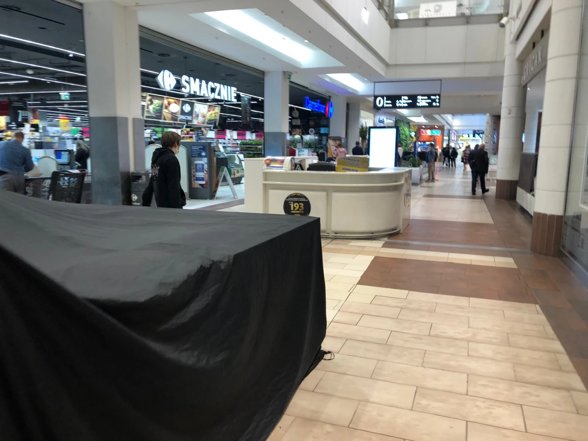 W związku z rosnącą zachorowalnością w Polsce na Covid-19 premier Mateusz Morawiecki ogłosił w środę nowe obostrzenia. Zamykanym branżom obiecuje pomoc finansową. 