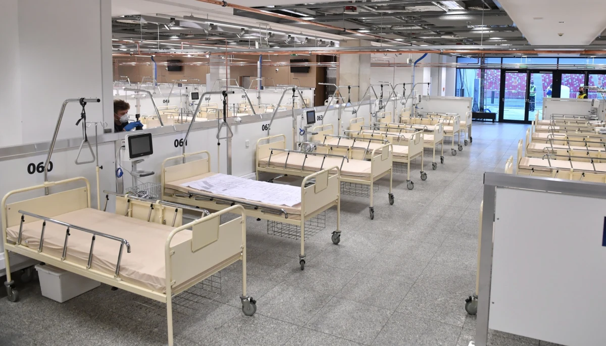 We wszystkich województwach w kraju stale wzrasta zapotrzebowanie na łóżka dla pacjentów z Covid-19. W niektórych regionach wolnych pozostaje niecałe 20 proc. miejsc; zajęta jest już także większość respiratorów - wynika z informacji zebranych przez PAP.