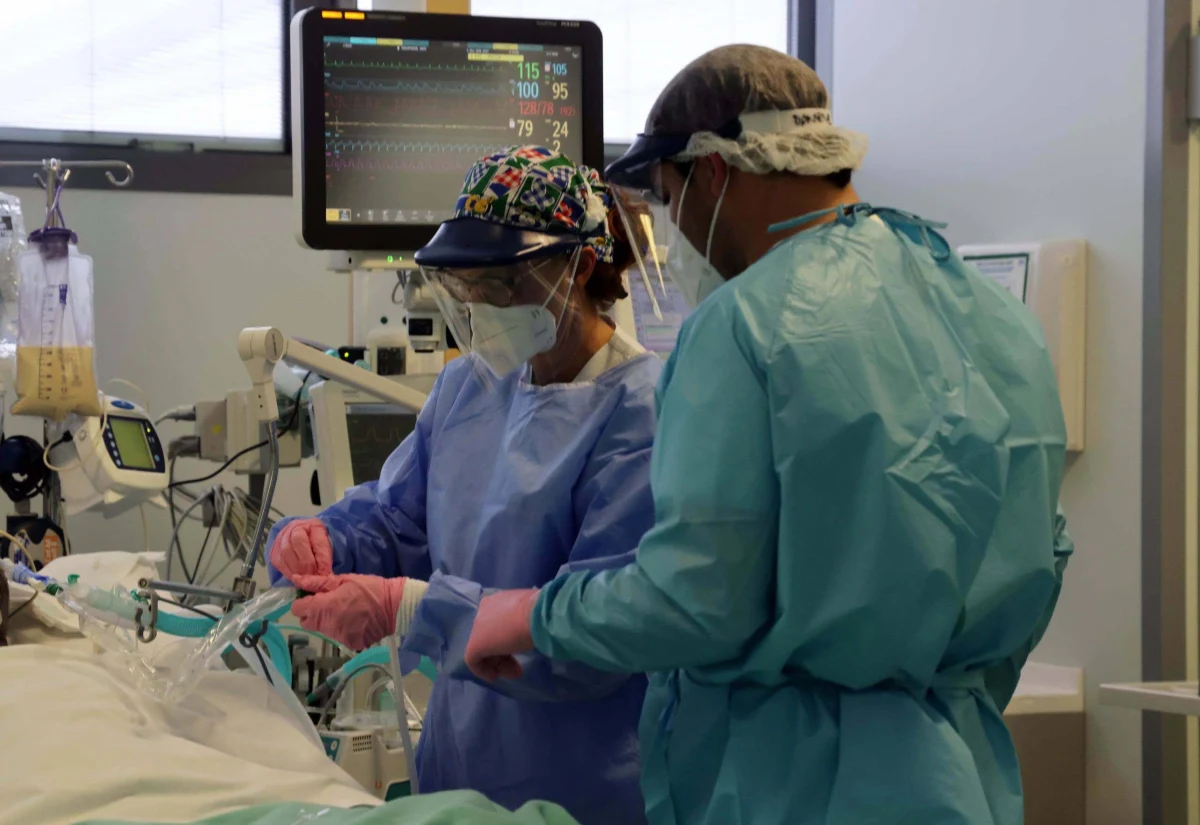 Ministerstwo Zdrowia poinformowało o 27 143 nowych przypadkach koronawirusa. To największy wynik od początku epidemii. Zmarło 367 zakażonych. Łącznie od początku epidemii w Polsce odnotowano 466 679 zakażeń i 6 842 zgony. 