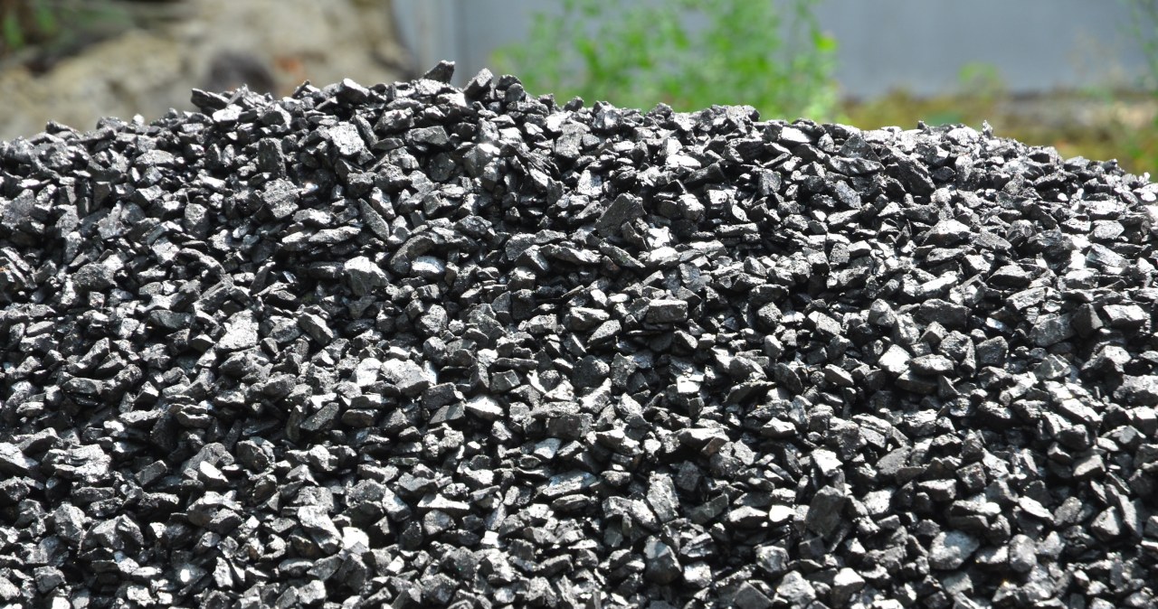 Tyle zapłacimy za tonę węgla w tym sezonie. Czy warto kupować "na zapas"?