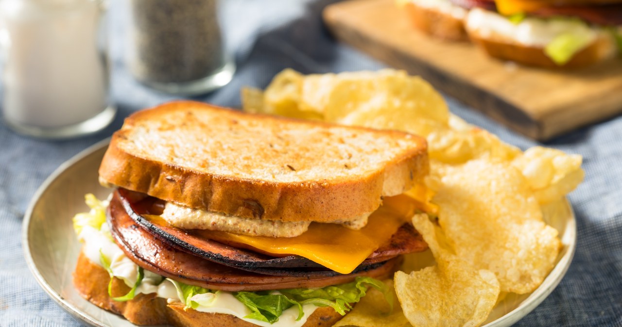 Niefortunny wybór na kolację. Powodują przerywany, płytki sen i tycie