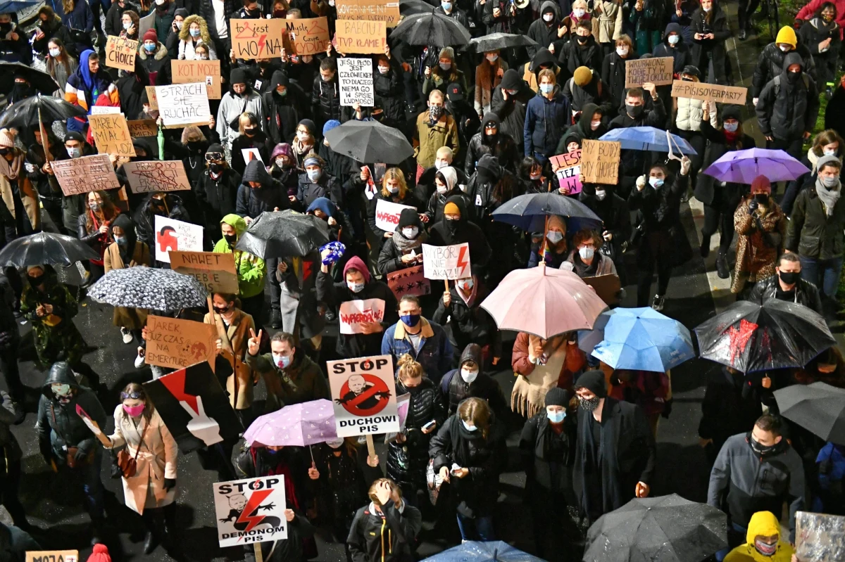 Związek Nauczycielstwa Polskiego chce, żeby Ministerstwo Edukacji pokazało, jakie były faktyczne powody zbierania informacji o udziale nauczycieli w protestach strajku kobiet.
